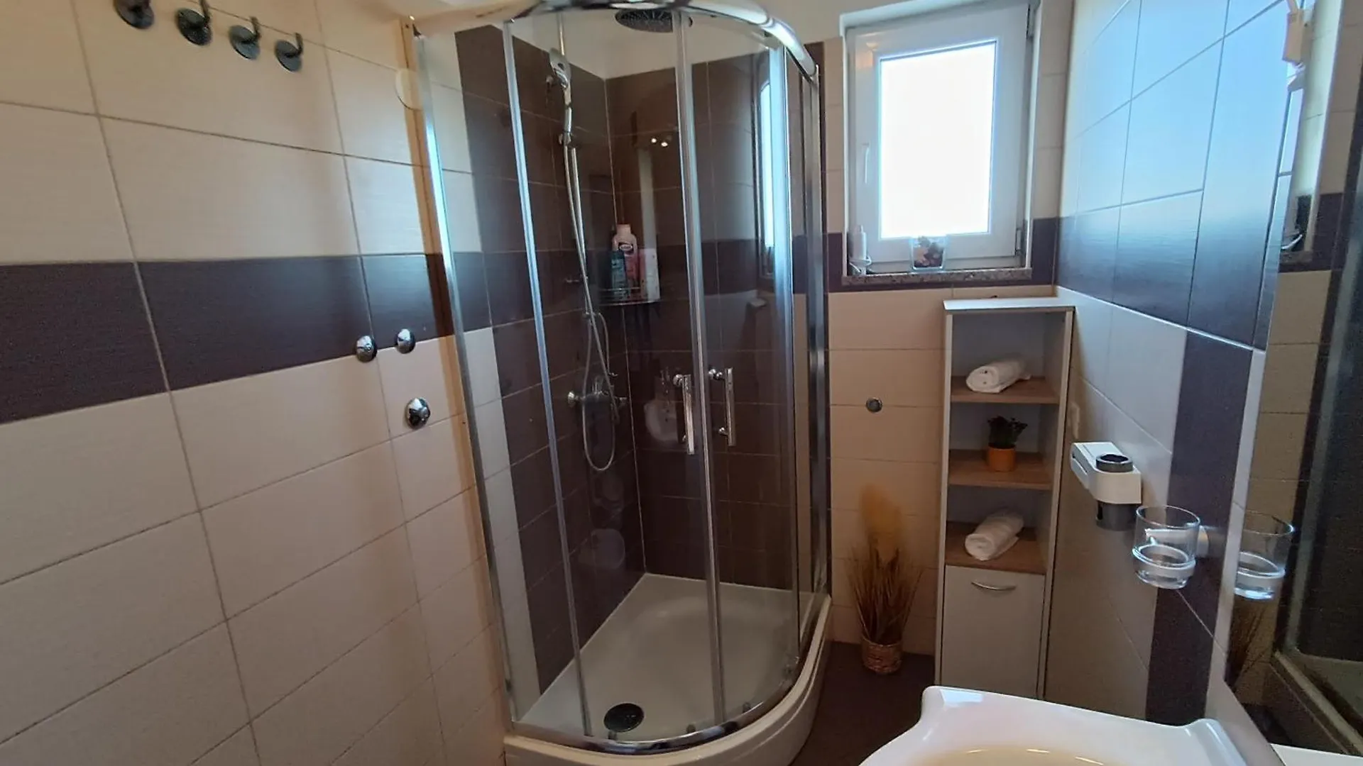 Apartment Apartman L&V Sa Dvoristem I Hidromasaznim Bazenom Galizana