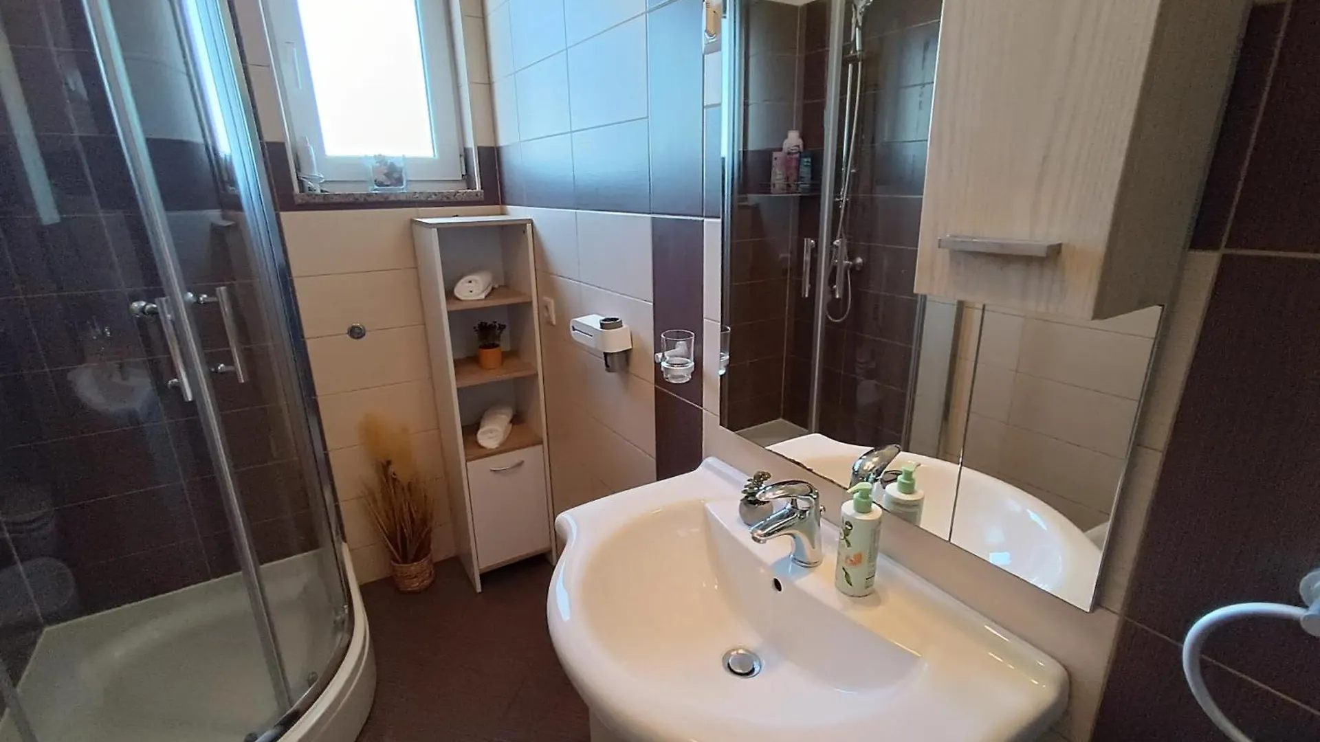 Apartment Apartman L&V Sa Dvoristem I Hidromasaznim Bazenom Galizana Croatia