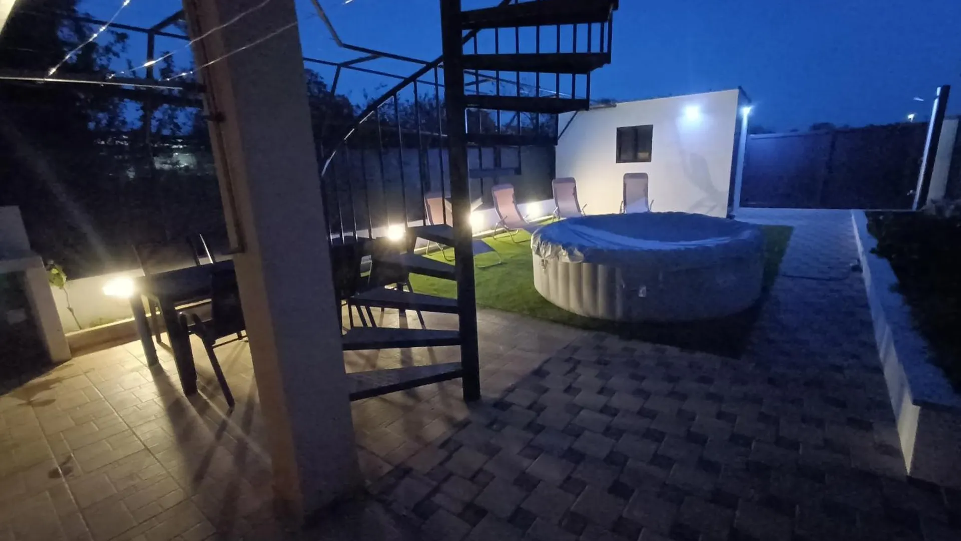 Apartment Apartman L&V Sa Dvoristem I Hidromasaznim Bazenom Galizana Croatia