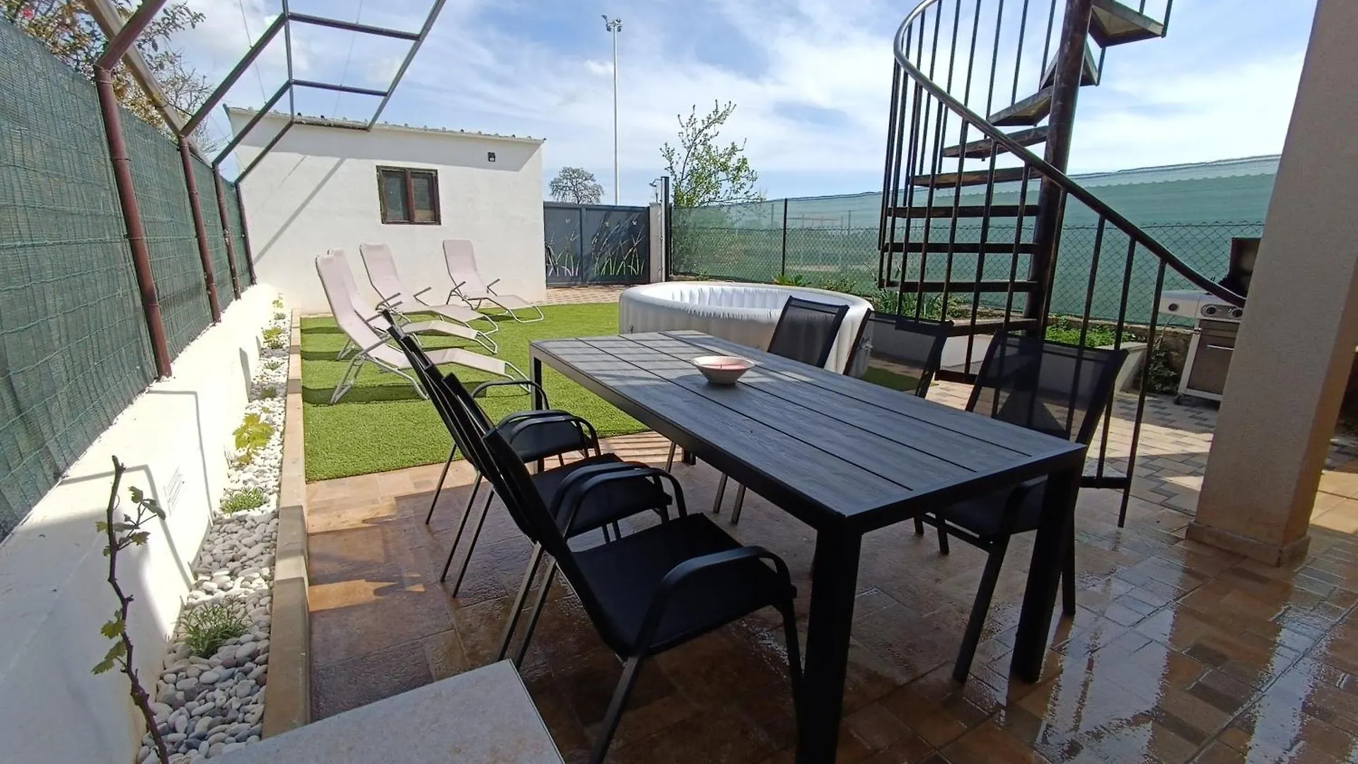 Apartman L&V Sa Dvoristem I Hidromasaznim Bazenom Galizana