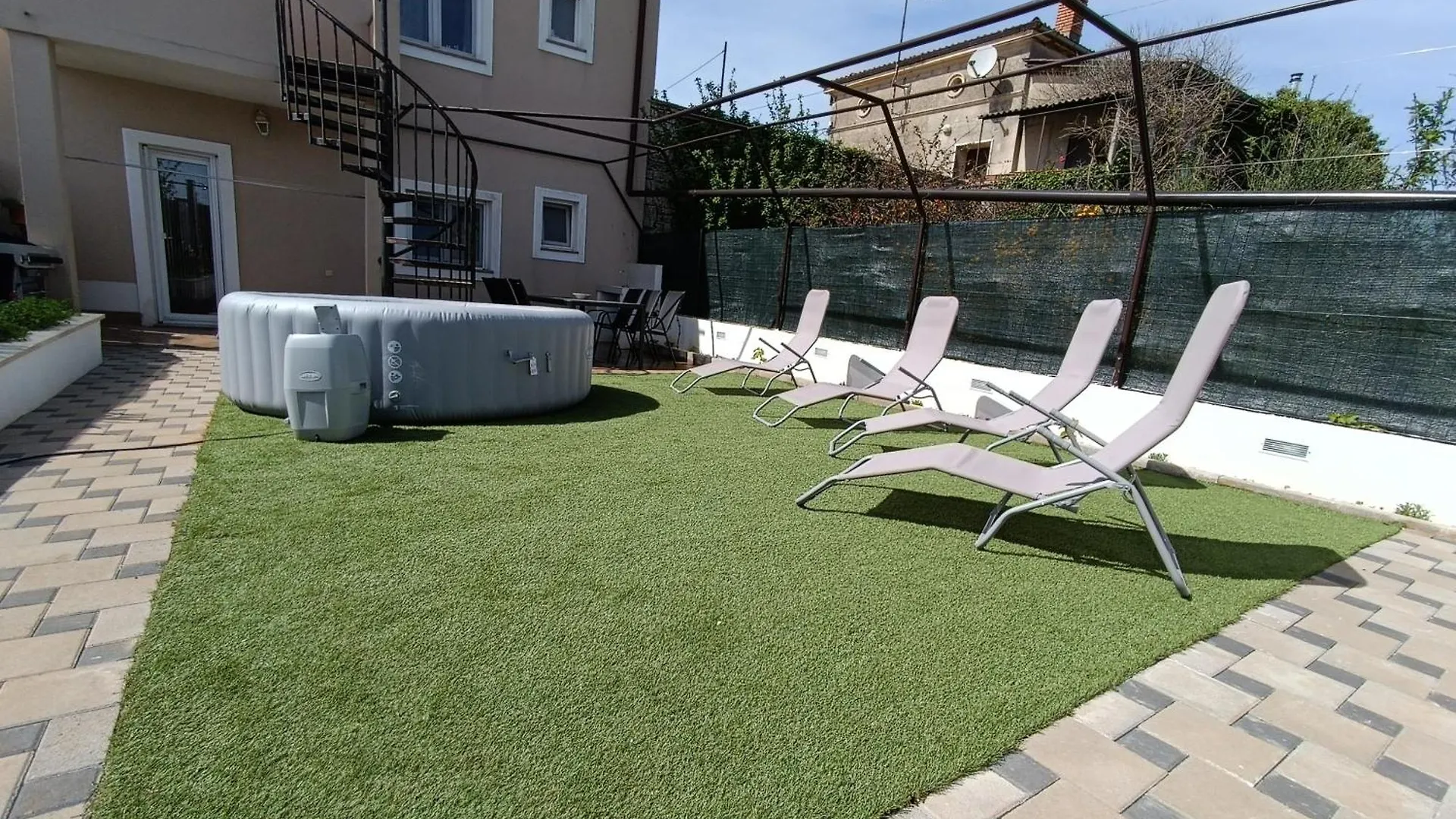 Apartment Apartman L&V Sa Dvoristem I Hidromasaznim Bazenom Galizana